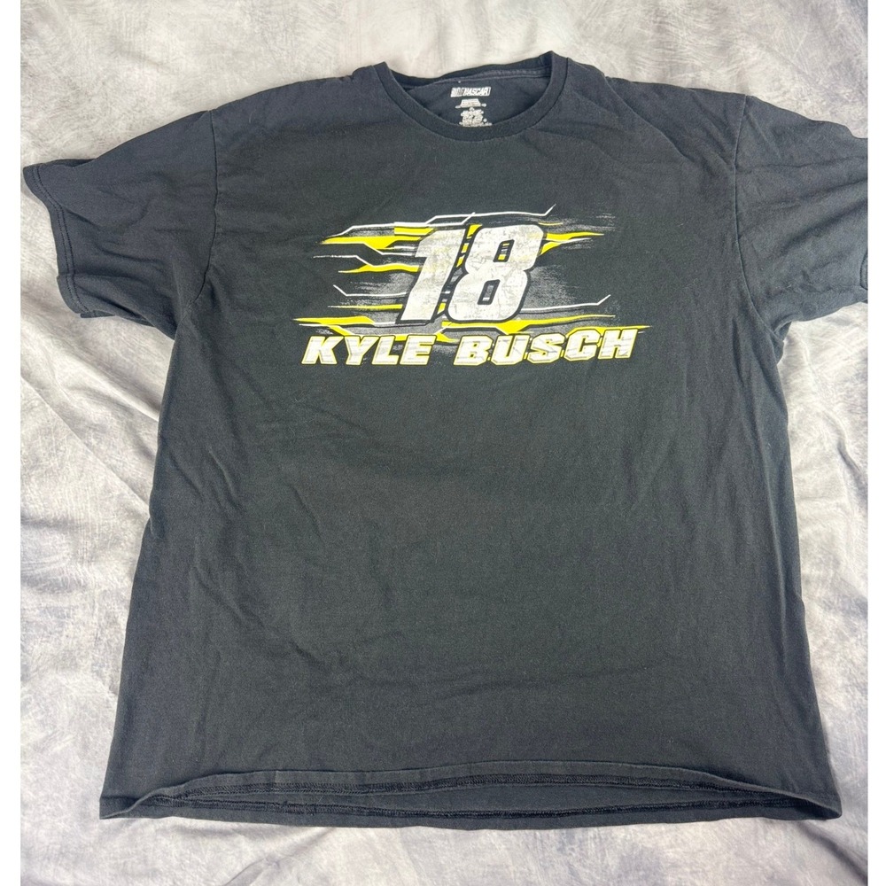 Kyle Busch 18 NASCAR T-Shirt Mens XL M&Ms Racing Joe Gibbs Racing 2017 Black Tee